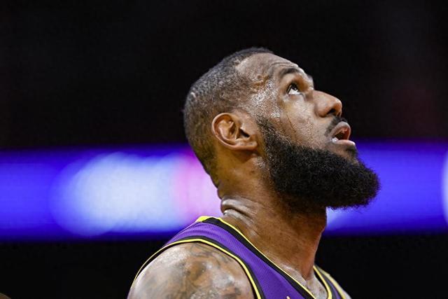 英超-福登双响丁丁助攻 曼城2-2布伦特福德